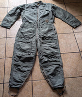 USAF Men's Flying Flight Suit Coveralls CWU / 2-P Med Reg 1950-1960 Vietnam Era